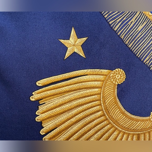 [SOLD]  Authentic Hermès “Poste et Cavalerie” Silk Scarf - Picture 9 of 13